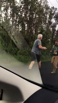 Il tire plusieurs fois sur son voisin à Hawaï à cause du volcan