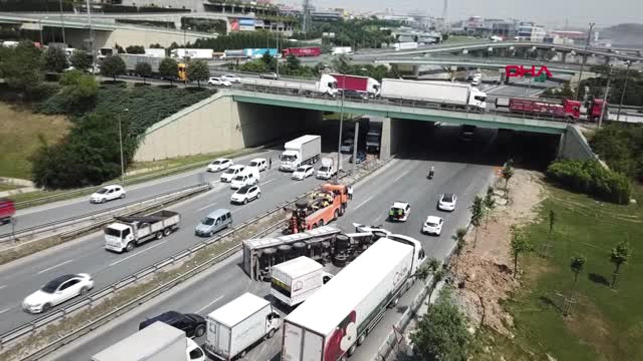 Basın Ekspres Yolu'nda Bakır Yüklü Tır Devrildi; 2 Şerit Trafiğe Kapandı Hd