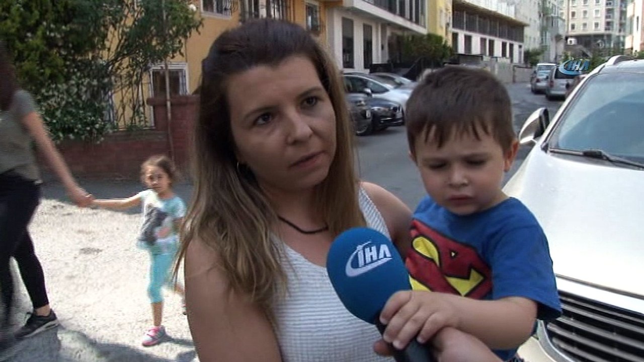 Kemerburgaz’da  kör noktada kalan çocuğunu arac...