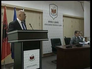 Ardian Gjini: Nuk ka punësime partiake në Gjakovë