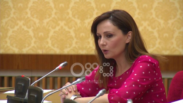 Ora News - Debate për rënien e euros, Ahmetaj dhe Sejko do të raportojnë tek 'Ekonomia'