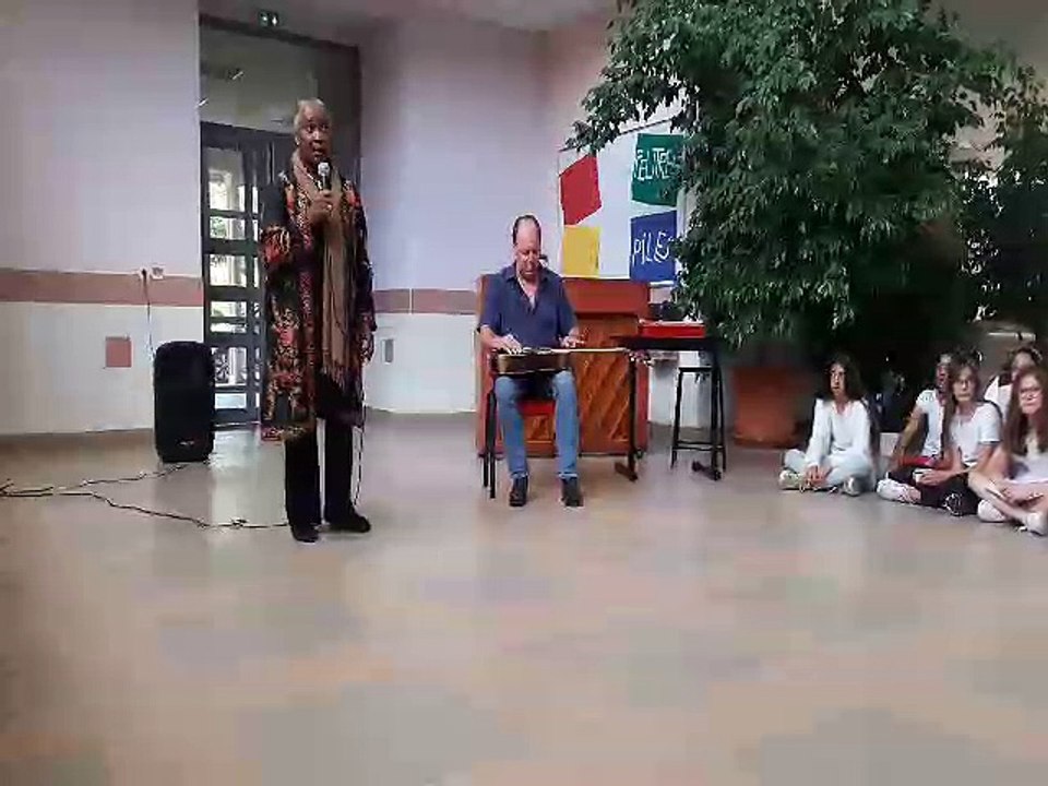 Orange : Barbara Hendricks en visite dans son collège