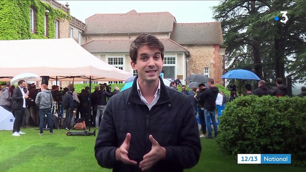 Coupe du monde : Emmanuel Macron rend visite aux Bleus