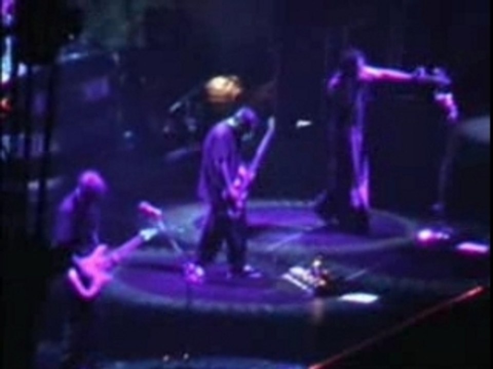 Korn - Make Me Bad/One/Justin (live à Bercy, Paris - 2002)
