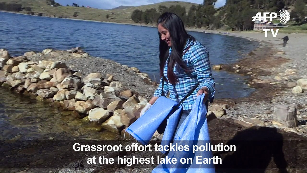 Indigenous women from Bolivia, Peru pick up trash from Titicaca