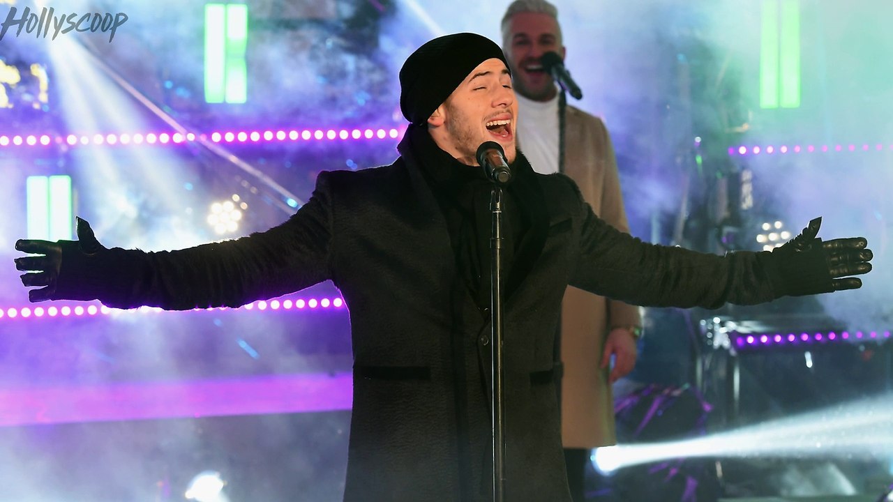 Selena Gomez GRILLS Nick Jonas About Their Central Park Date, & Responds To Miley Cyrus' '7 Things'