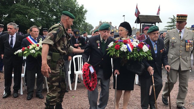 D-Day. Hommage aux bérets verts anglais et Français