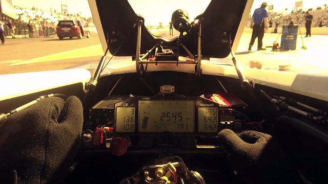 Ce qui se passe dans un Dragster à plus de 400 kmh