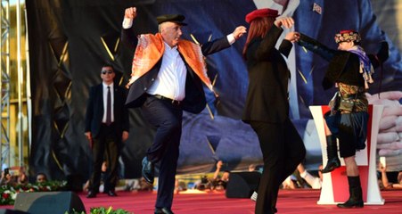 Cumhurbaşkanı Adayı Muharrem İnce, Aydınlılarla Birlikte Zeybek Oynadı