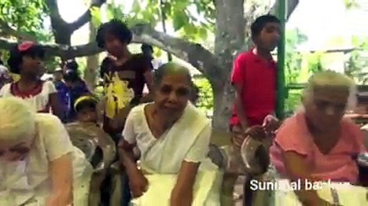 මේ විඩියෝ බැලුවොත් ඔයාලටත් දෙමව්පියන් අනිවාර්යයෙන්ම මතක් වෙයි  ගොඩක් අය දෙමව්පියන්ගේන් ඇත් වෙලා හිතට දැනුනාම් ශෙයාර් කරන්න යාලුවනේ 