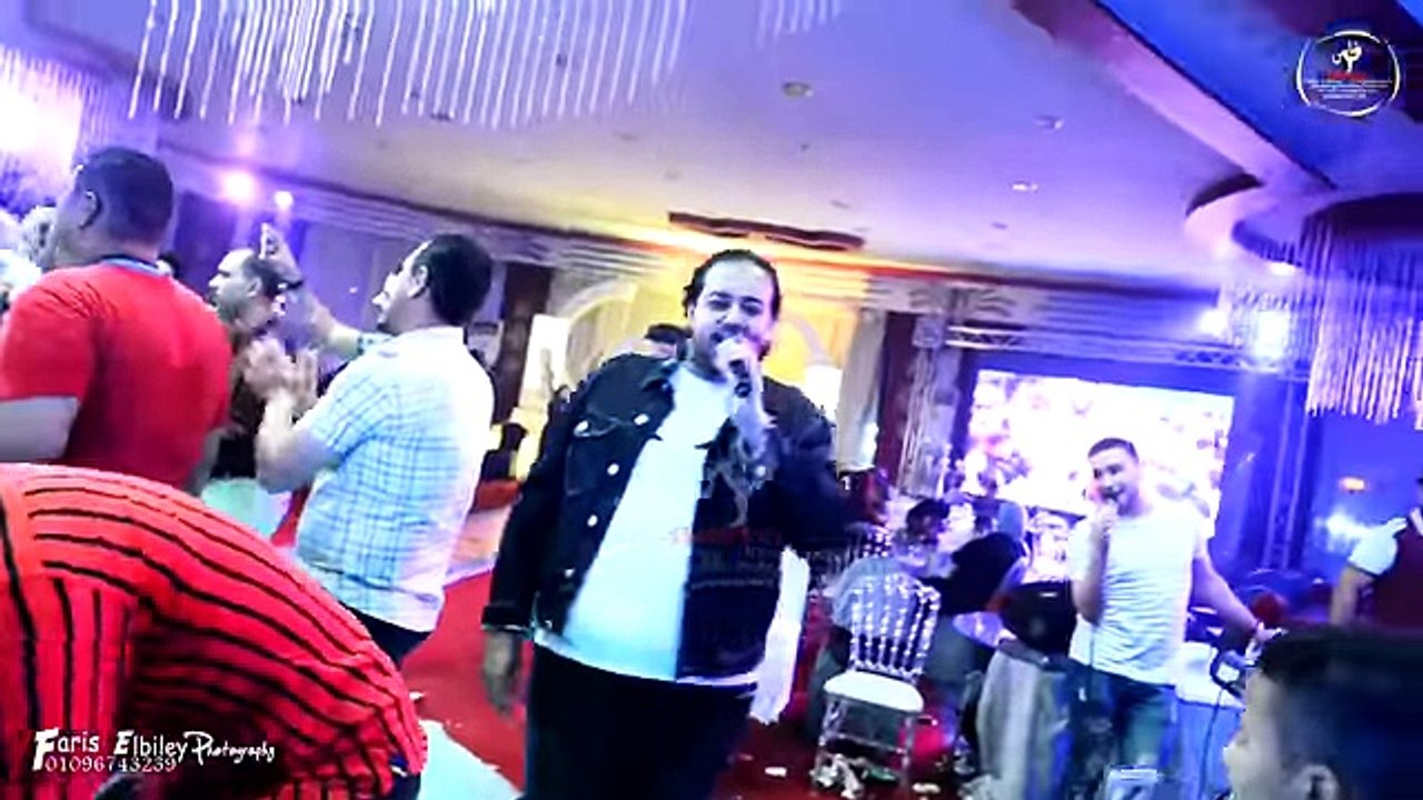 لما تنسى نفسك و انت بترقص و فجاه تلااقى نفس