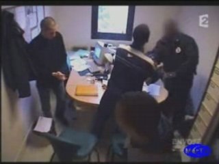 Police Banlieues : terreur en coton,  fiction. 2/3
