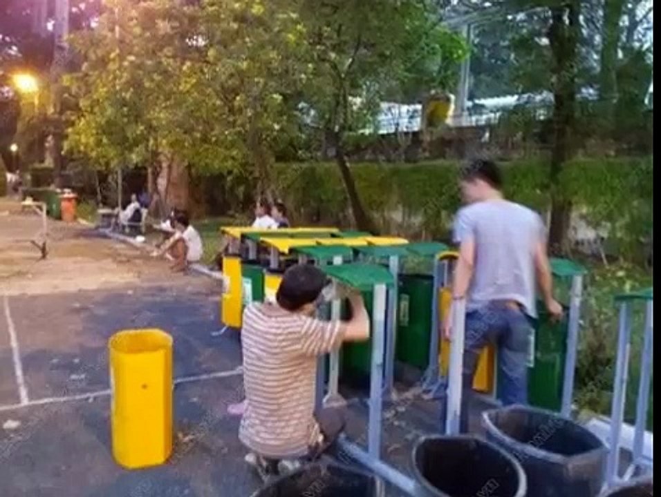 Chuyên cung cấp thùng rác treo đôi, thùng rác treo đôi composite cho trường học khu công nghiệp