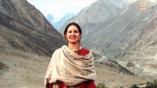 American Girl Falls in Love with Hunza - Hands Across the Mountains