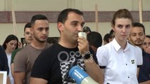 Ora News - Protesta për largimin e Xhafajt, të rinjtë e PD dhe LSI ekspozitë me meme