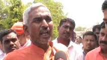 UP MLA Surendra Singh ने UP Officers को लेकर दिया विवादित बयान | वनइंडिया हिंदी