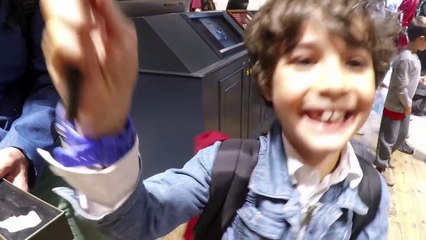 SHOPPING en FAMILLE dans la plus grande boutique HARRY POTTER à Londres - Démo Jouets