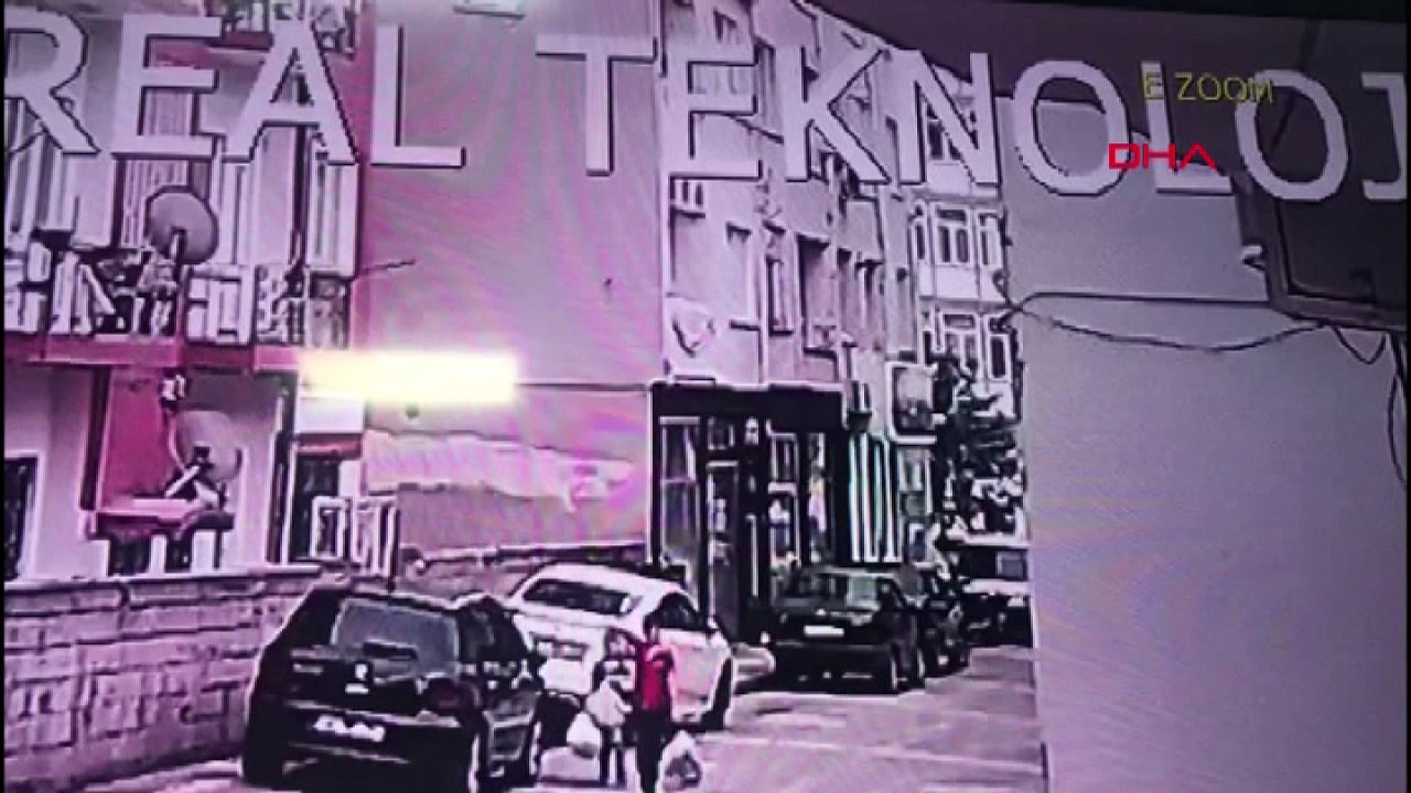 3 yaşındaki çocuk, dördüncü kattan otomobilin üzerine düşerek yaralandı