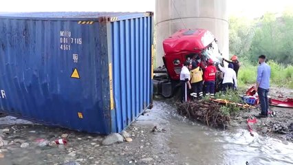 Yoldan Çıkan Tır Viyadükten Dereye Düştü - Bolu