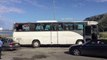 Ora News - Rrëshqitje gurësh në rrugën Lezhë-Shëngjin, goditet autobusi