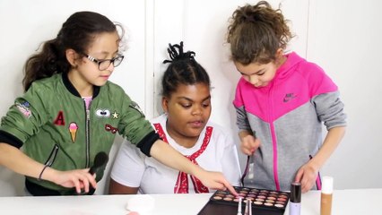 HIKMA SE FAIT MAQUILLER PAR DEUX ABONNEES #sakinafamily