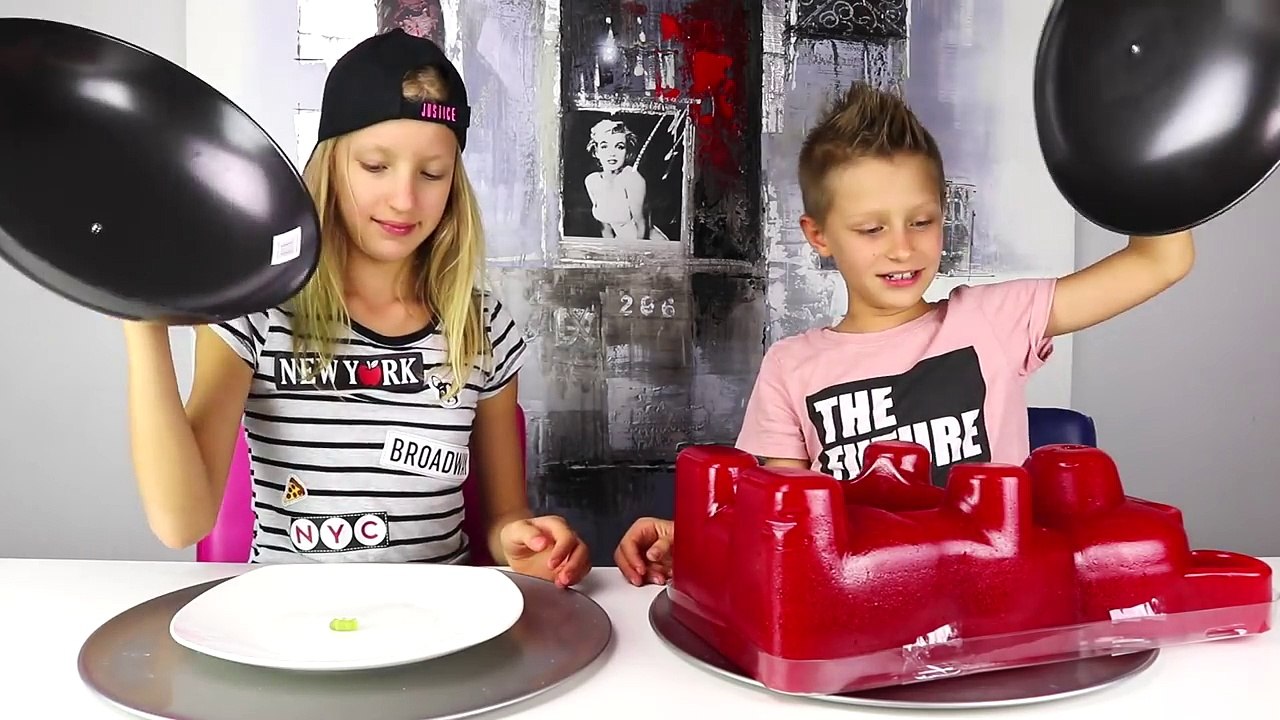 GIANT GUMMY vs TINY GUMMY!!!