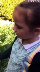 Elle voulait être piquée par une ortie