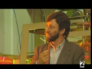 Mahmud Ahmadineyad Cantando