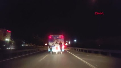 Antalya Patenli Gençlerin Halk Otobüsü Arkasında Tehlikeli Yolculuğu -Hd
