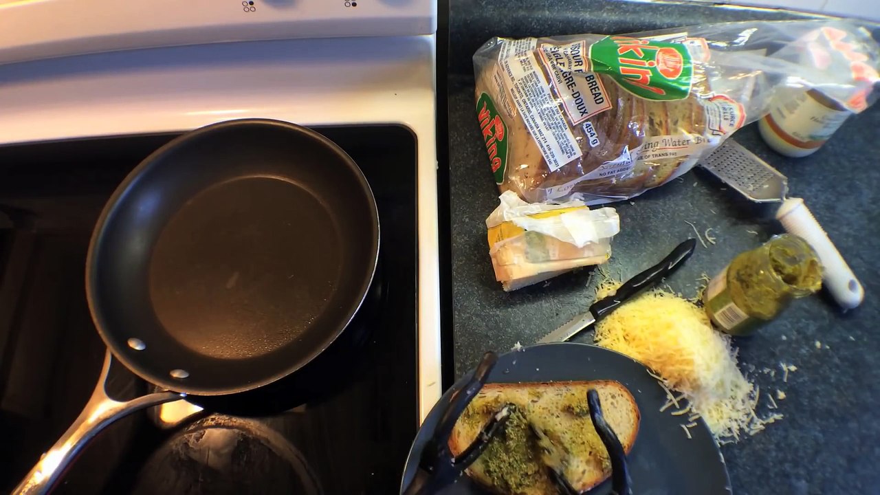 Grilled Cheese - You Suck at Cooking (episode 4)