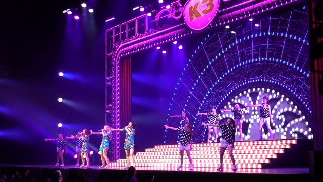 K3 SHOW OVERVERHiT ! | Bellinga Familie Vlog #1017