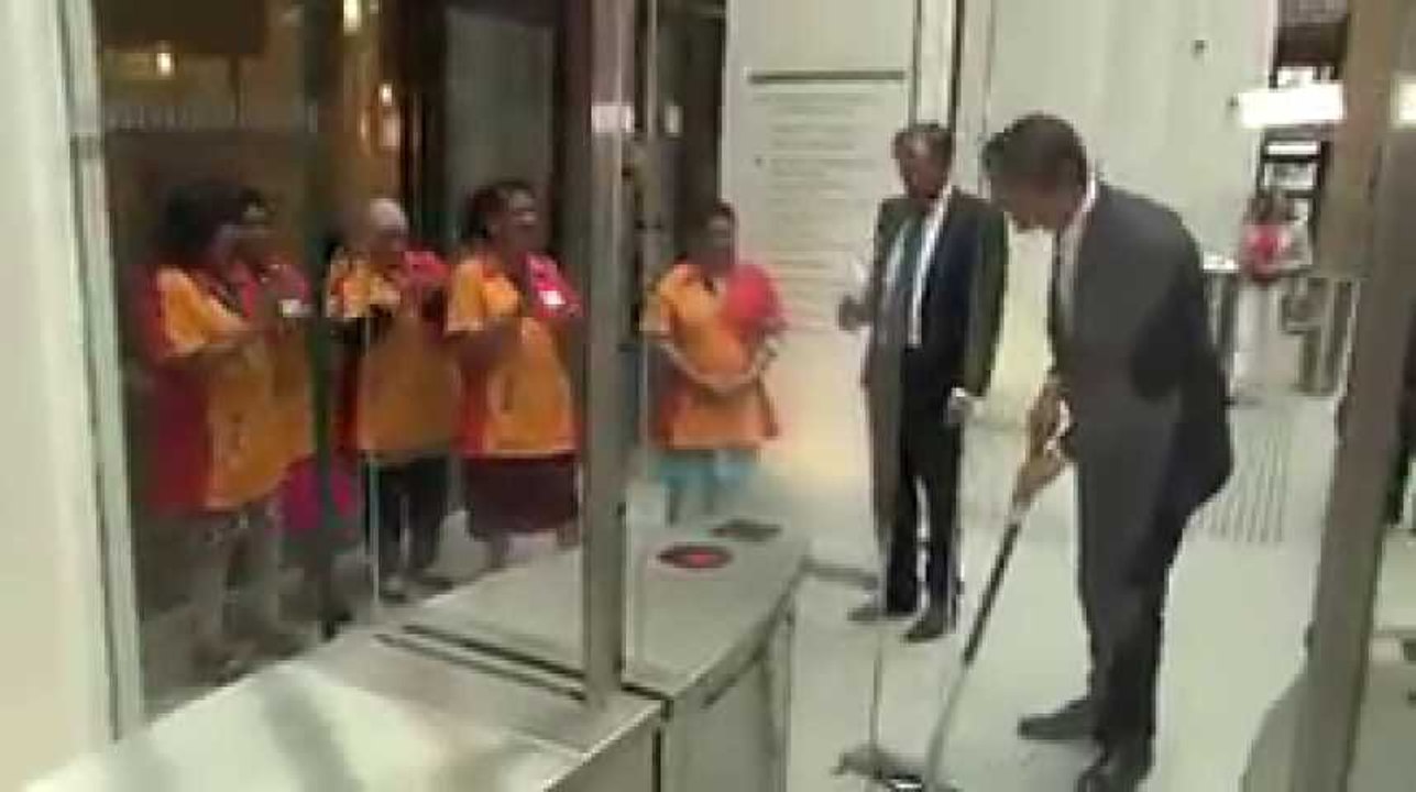 Le premier ministre néerlandais passe la serpillère au Parlement