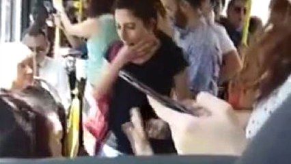 Metrobüste Kadınların İlginç Kavgası Kamerada: Senin Üstüne Kusarım