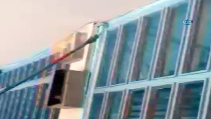 Adana’da markete giren yılan korku dolu anlar yaşattı