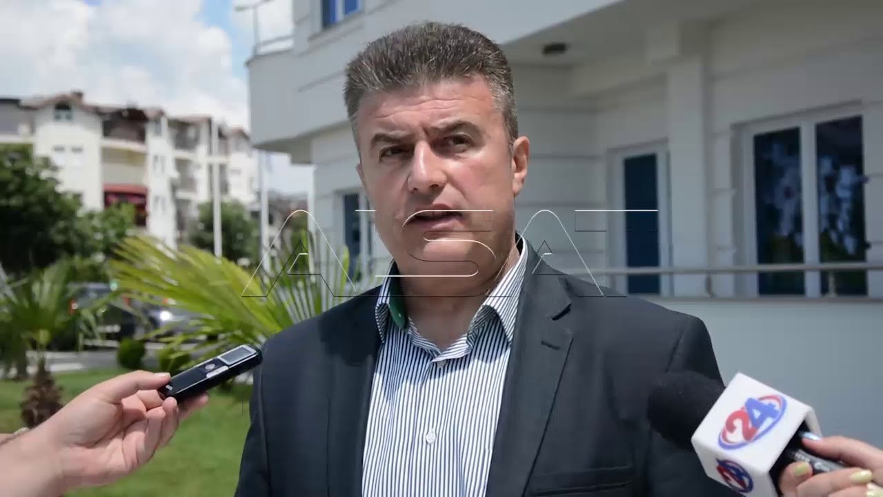 Zaev “rehaton” funksionarët e shkarkuar