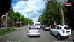Russie : Un conducteur empêche une femme de traverser en plein milieu de la route (Vidéo)