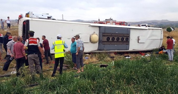 Son Dakika! Erzincan'da Yolcu Otobüsü Devrildi! 4'ü Ağır 30 Yaralı Var