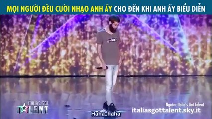 MỌI NGƯỜI ĐỀU CƯỜI NHẠO ANH ẤY CHO ĐẾN KHI ANH ẤY BIỂU DIỄN