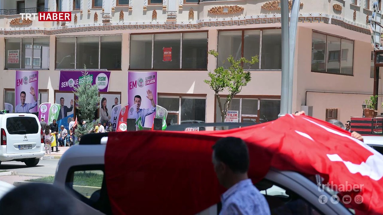 HDP'ye seçim bürosu açılışına "Türk bayraklı" tepki