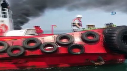 Yalova açıklarında 16 metrelik tekne alev alev yandı