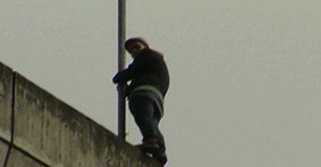 Quito: hombre subió hasta la terraza de un edificio con la intención de quitarse la vida