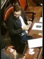 ¿Escrachan a dos diputados intercambiando figuritas del mundial?