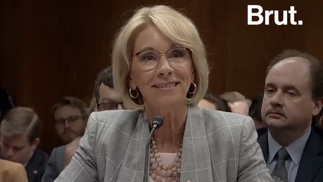 Commission sénatoriale tendue sur les armes à feu pour Betsy DeVos