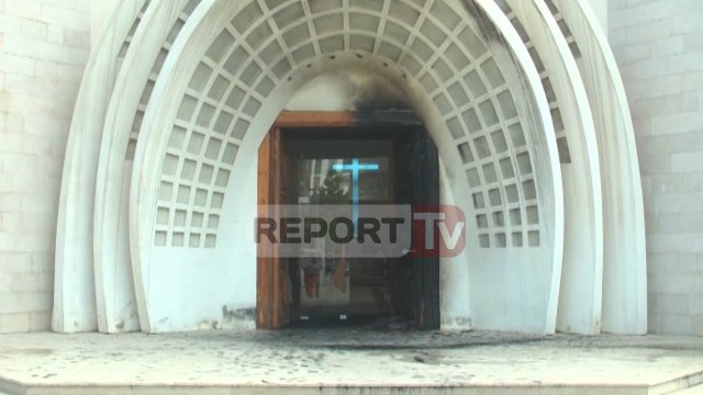 Report TV - Durrës, i vihet zjarri me goma e letra Kishës Katolike, Famulltari: Akt barbar