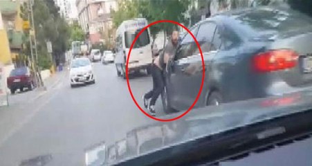 Durdurmak İstediği Sürücü Gaza Basınca Kaputta Asılı Kaldı! Tehlike Dolu Anlar Kamerada