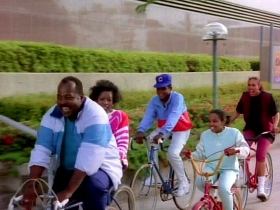 Alle unter einem Dach  S01E21 - Kurzschluss auf der Bowlingbahn