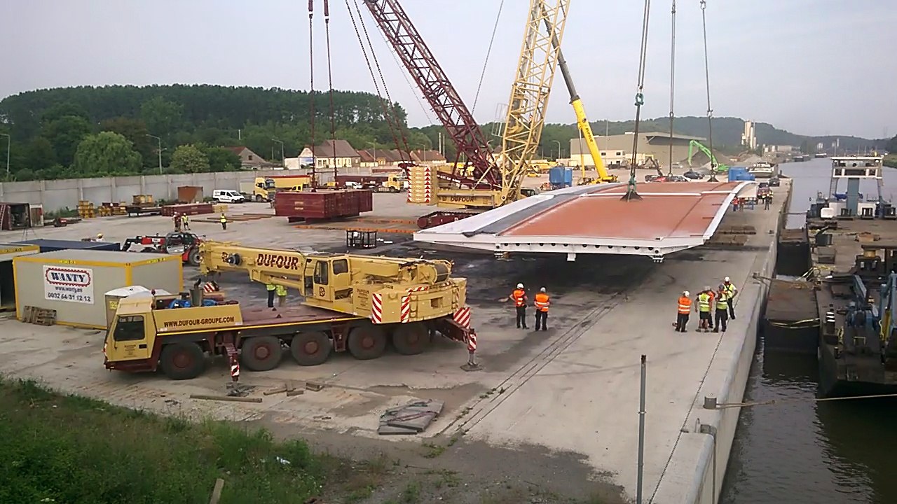Vaulx pont à ponts sur bateau chargement 1