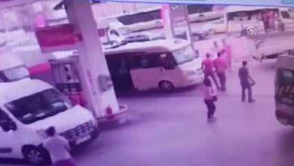 Kemerle Polise Saldıran Minibüsçü Ayağından Vuruldu