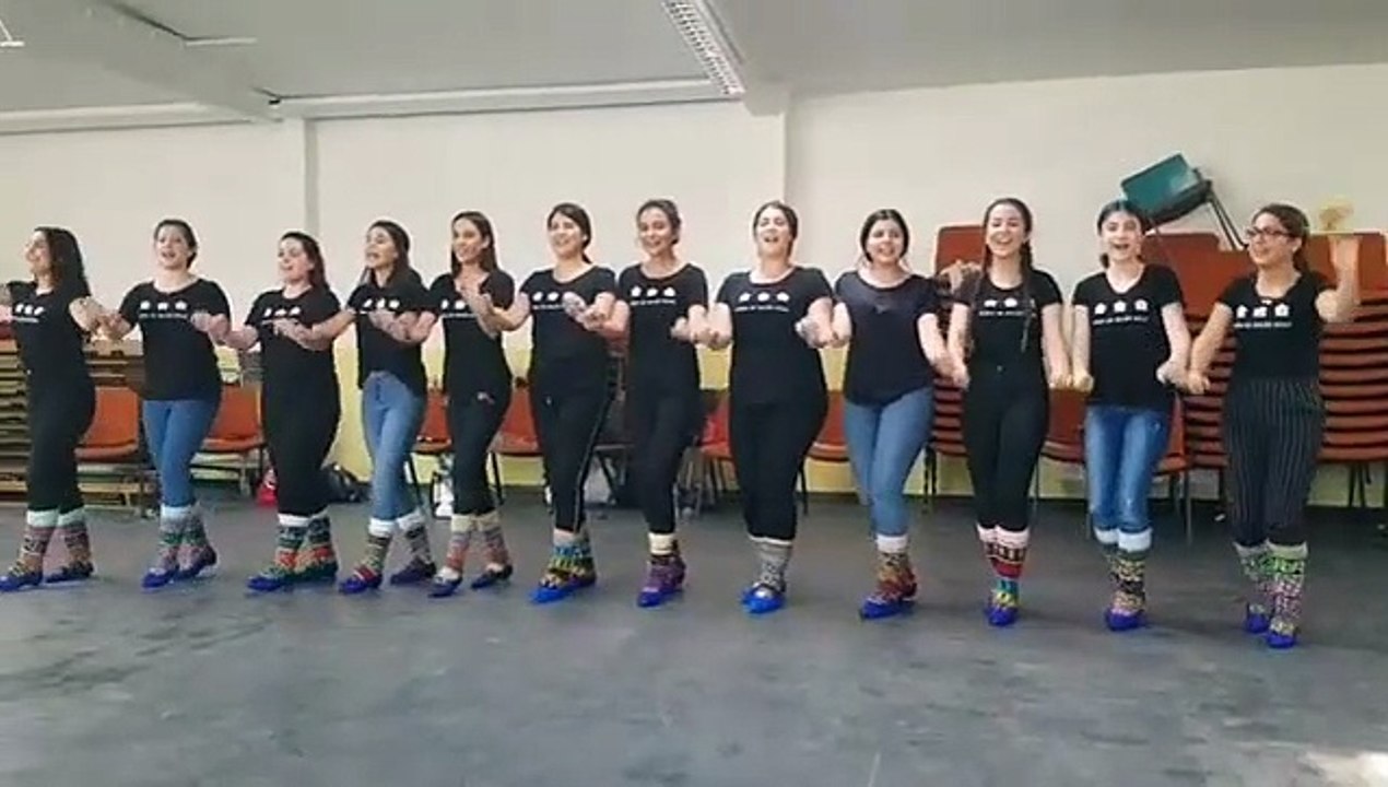 helal olsun KIZLAR SÜPER HALAY ÇEKİYORLAR