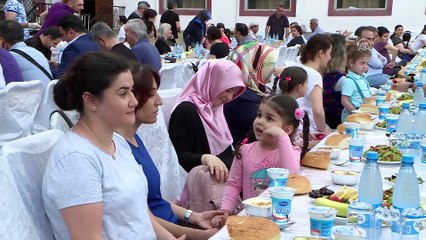 Bakü Türk Okullarından mahalle halkına iftar